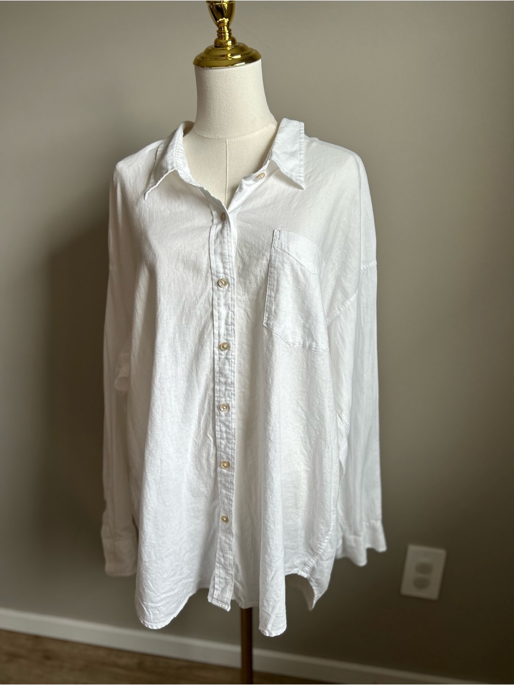 Wilfred free linen blend Oversized baggy classic White Button-Down Shirt Aritzia